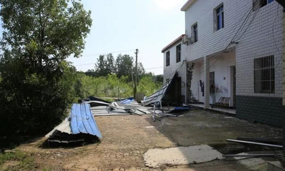 你让我无家可归，我杀你全家！男子怒砍邻居一家5口后，畏罪自杀