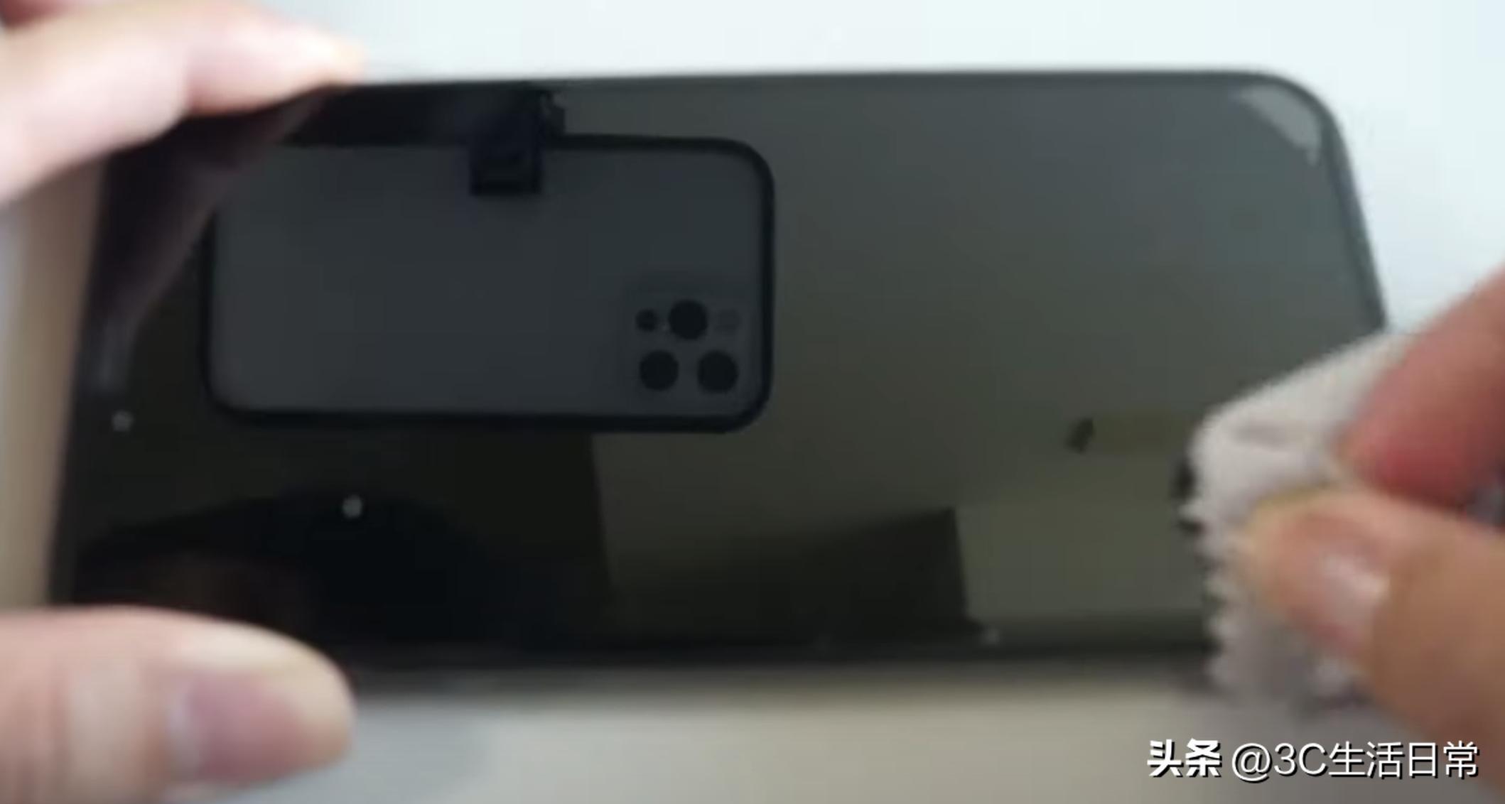 自己如何完美给iphone贴膜,苹果手机贴膜神器贴膜教程