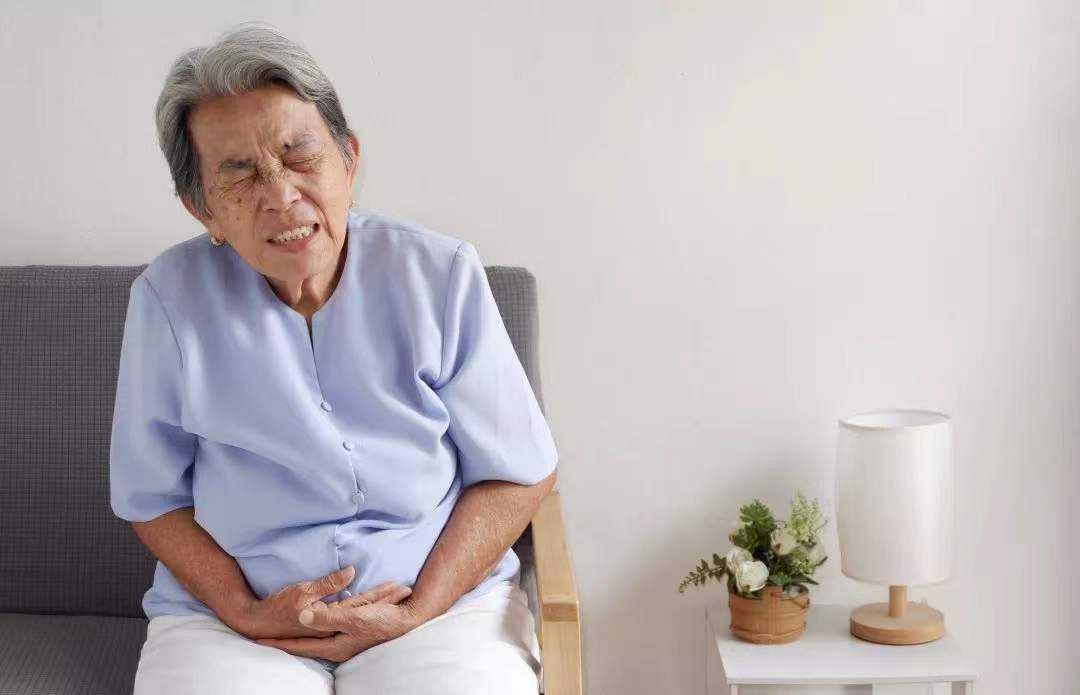 50岁女性总是尿路感染怎么回事,50岁女性为何容易得尿路感染