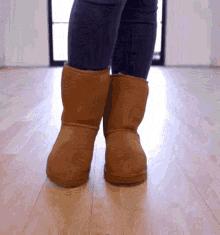 抢断货！这双丑鞋火成热门单品？！网友：又是看不懂的时尚…