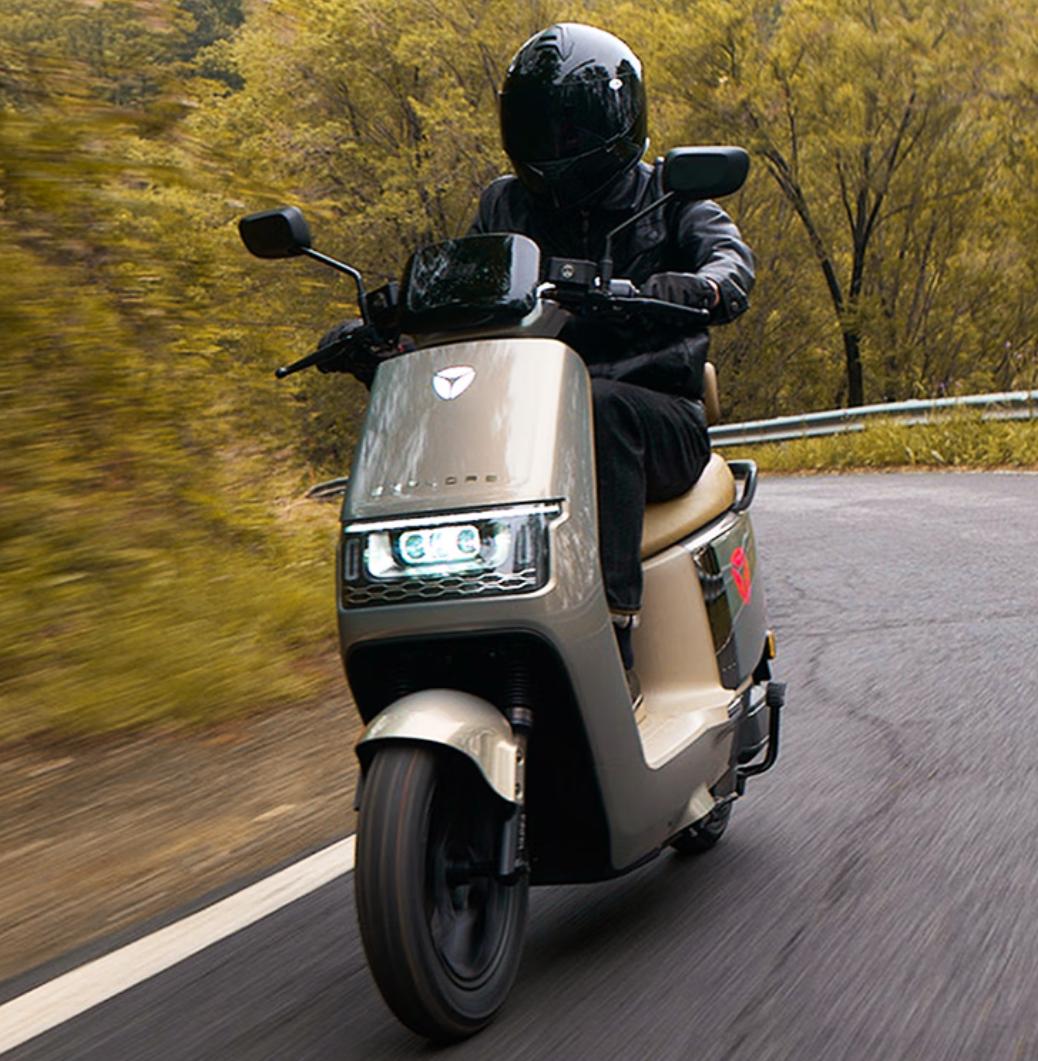 雅迪电动车和小刀电动车哪个更好,雅迪电动车与小刀电动车性能比较