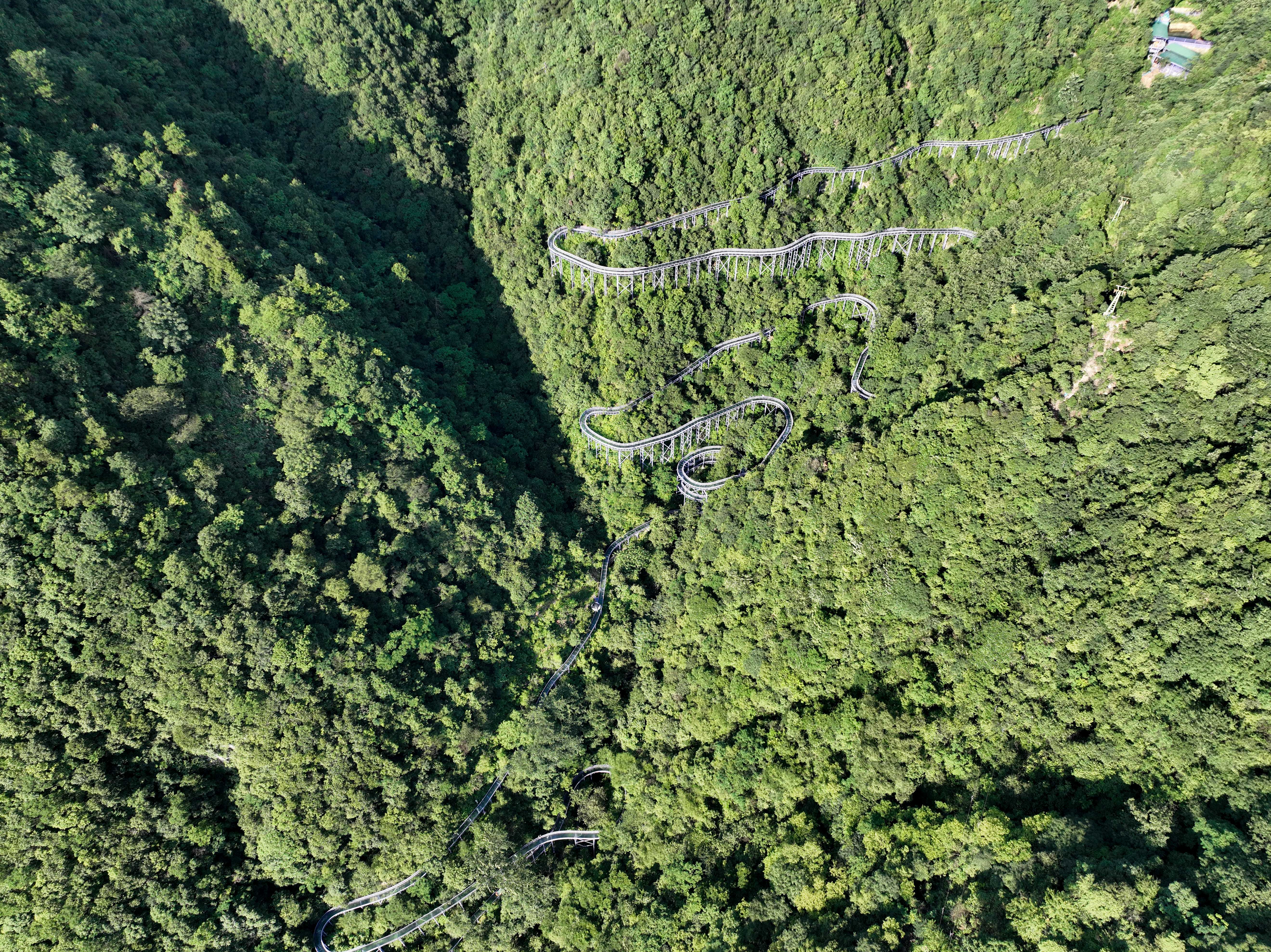 全球最长的通体玻璃漂流，距离杭州2小时就有，赶紧来玩玩