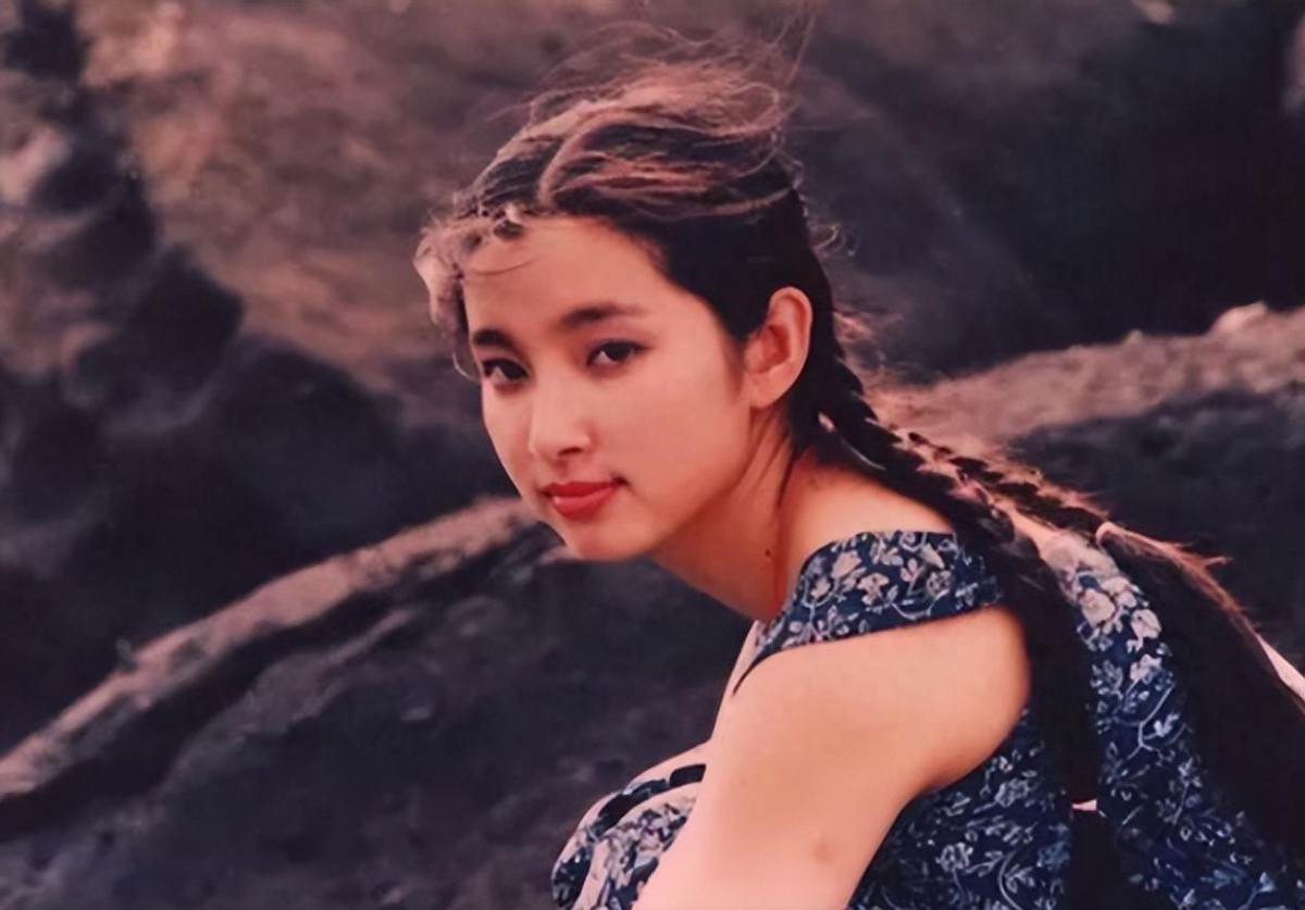 趋炎附势谄媚逢迎，讨好大佬陪睡上位，白莲花李冰冰现形记