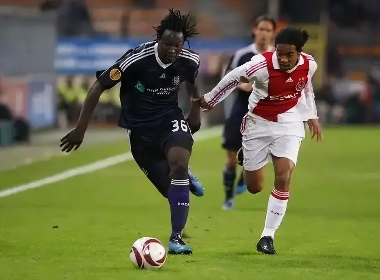 卢卡库小时候喝牛奶,卢卡库喝兑水牛奶