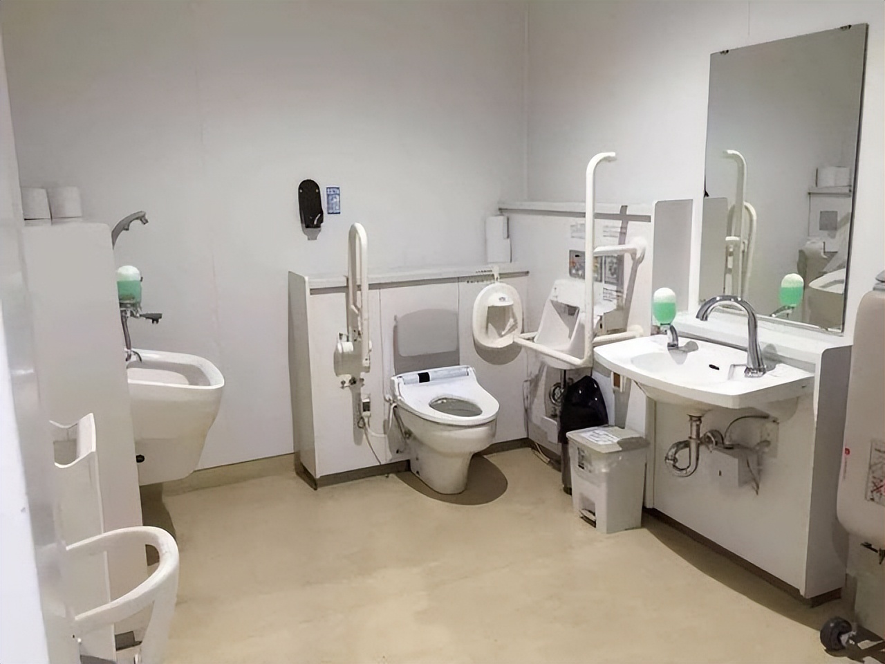 头一次见日本卫生间这样设计,日本小户型马桶洗脸池设计