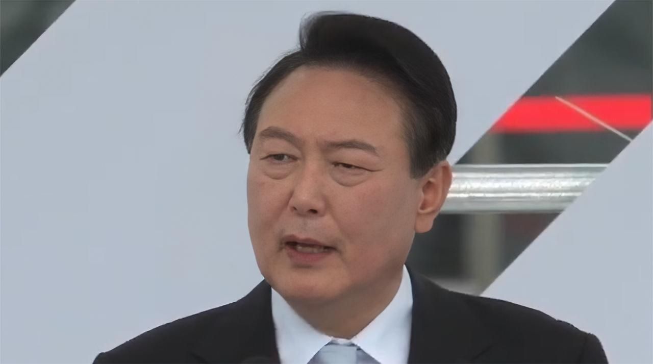 白宫强摁日韩握手，乌克兰背脊发凉，中方打出组合拳，正中美要害