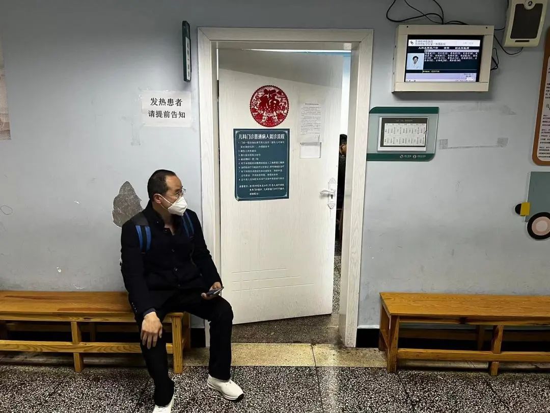 知知观察·身边的新兴职业（一）｜贵阳陪诊师：游走在刚需与质疑中的“临时家人”