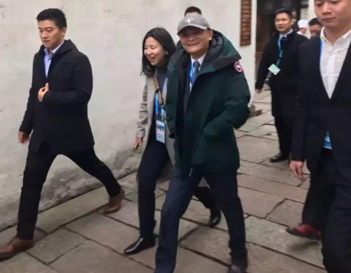 央视曝光加拿大鹅退款霸王条款,加拿大鹅霸王条款