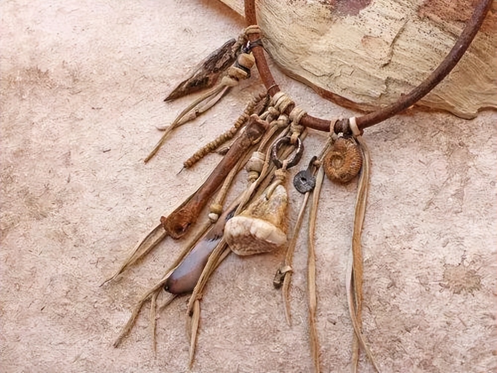 不能少了这件“幸运”珠宝，不但自带“神秘力量”还能时髦到没朋友