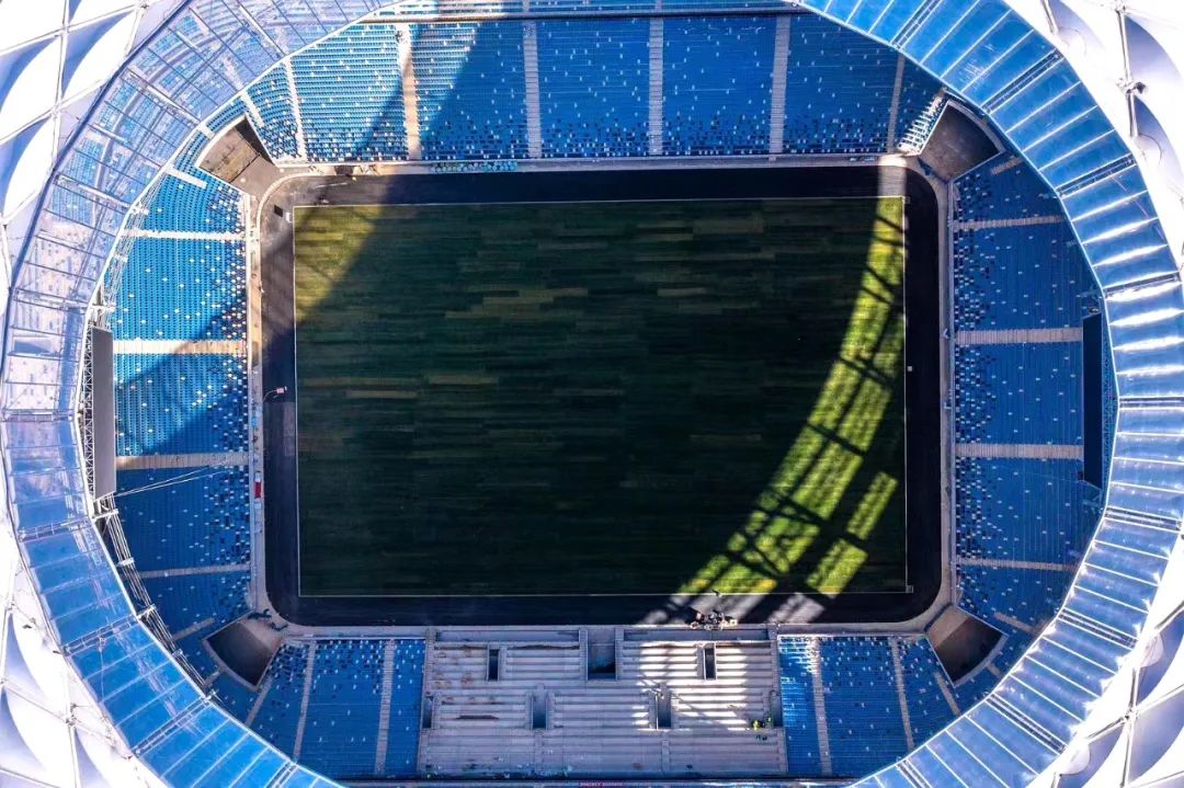 大连梭鱼湾专用足球场建筑视频,大连梭鱼湾专业足球场设计