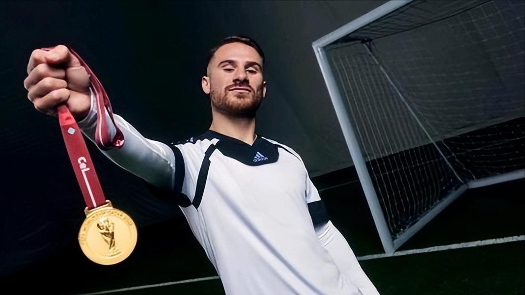 麦卡利斯特和布莱顿签了多久,麦卡利斯特转会费