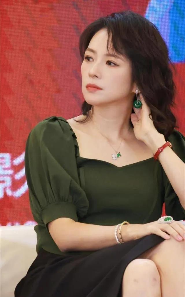 国际巨星章子怡,章子怡3000万的戒指