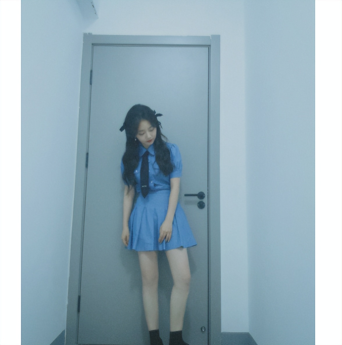 谭松韵穿西装变身酷girl超养眼,谭松韵西装革履花领带