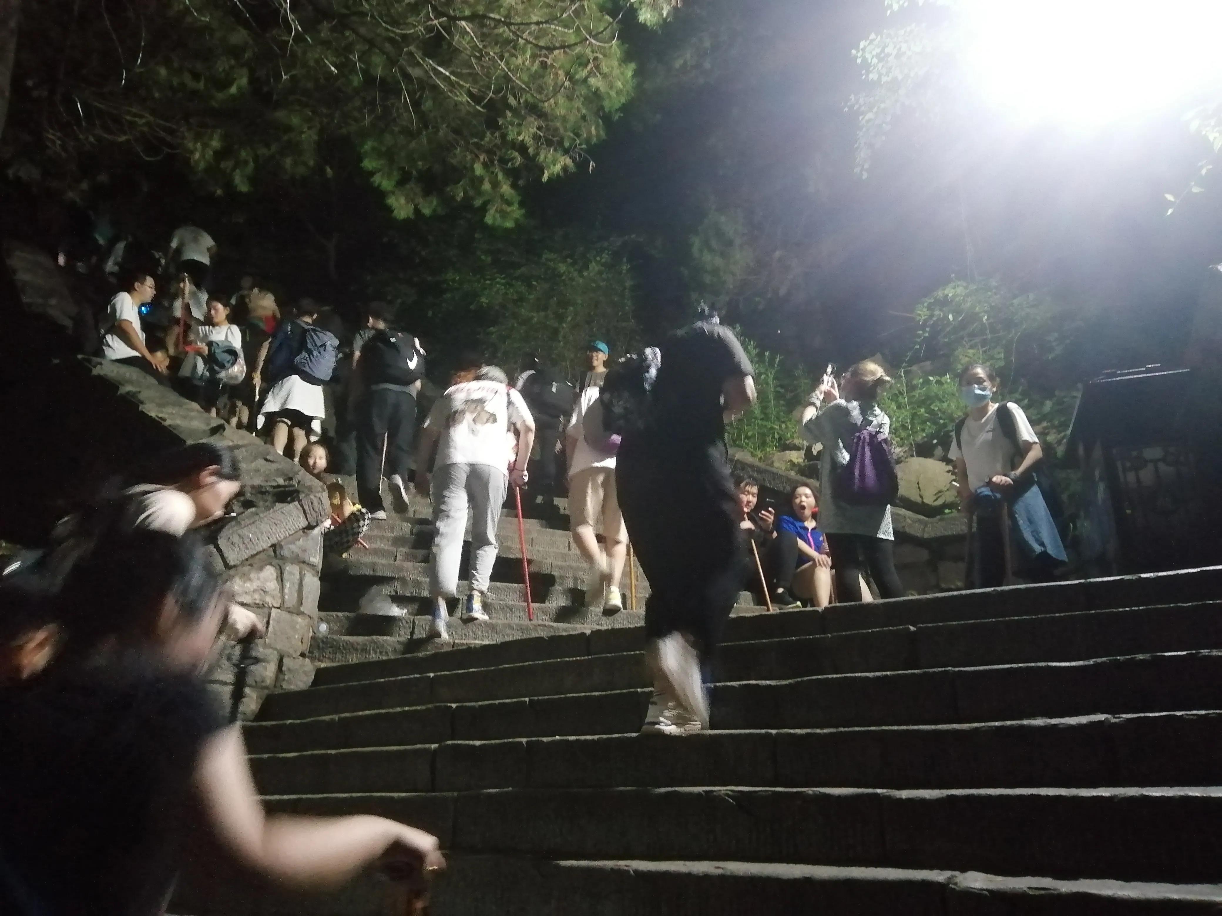 夜登泰山观日出最详细攻略,爬泰山看日出日落赏泰山美景