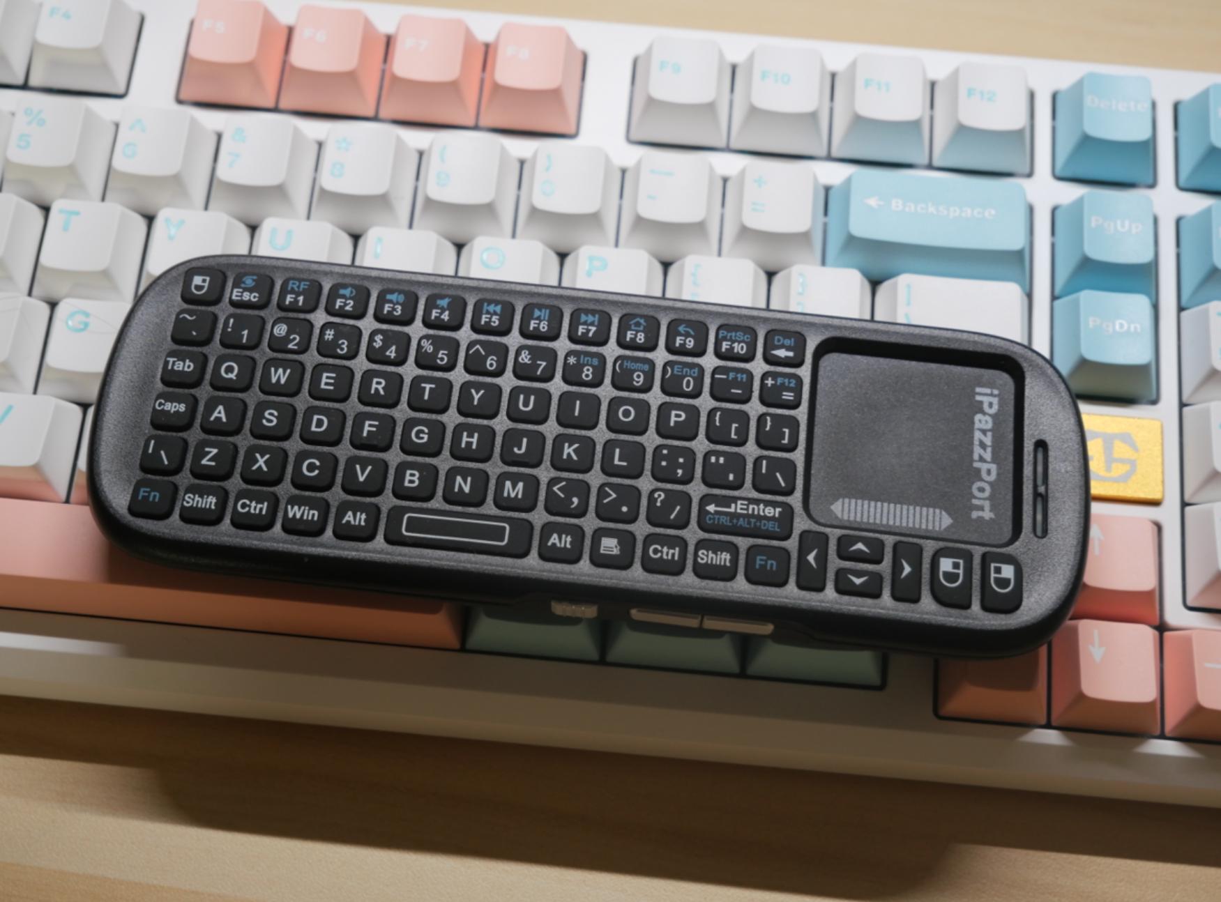 再也不怕投屏被限。零刻EQ12全能小主机直连电视，4K资源轻松看。