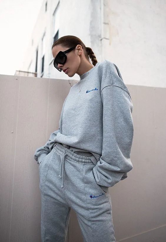 卫衣怎么搭配外套才好看冬天,冬天连帽卫衣怎么搭配洋气女