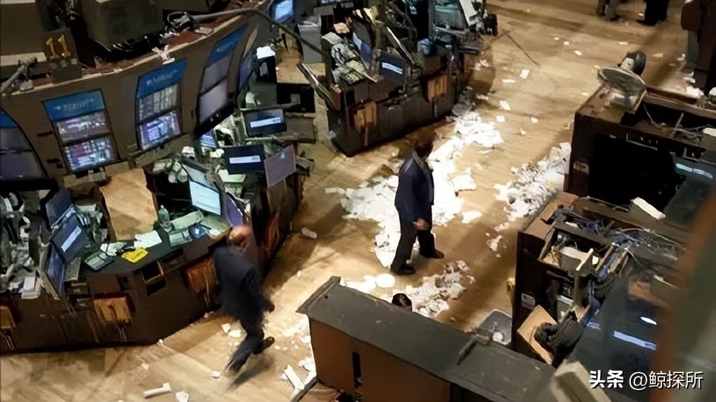 中国刚增持完200亿美债，美就下狠手，美*官高**：维持对华关税惩罚