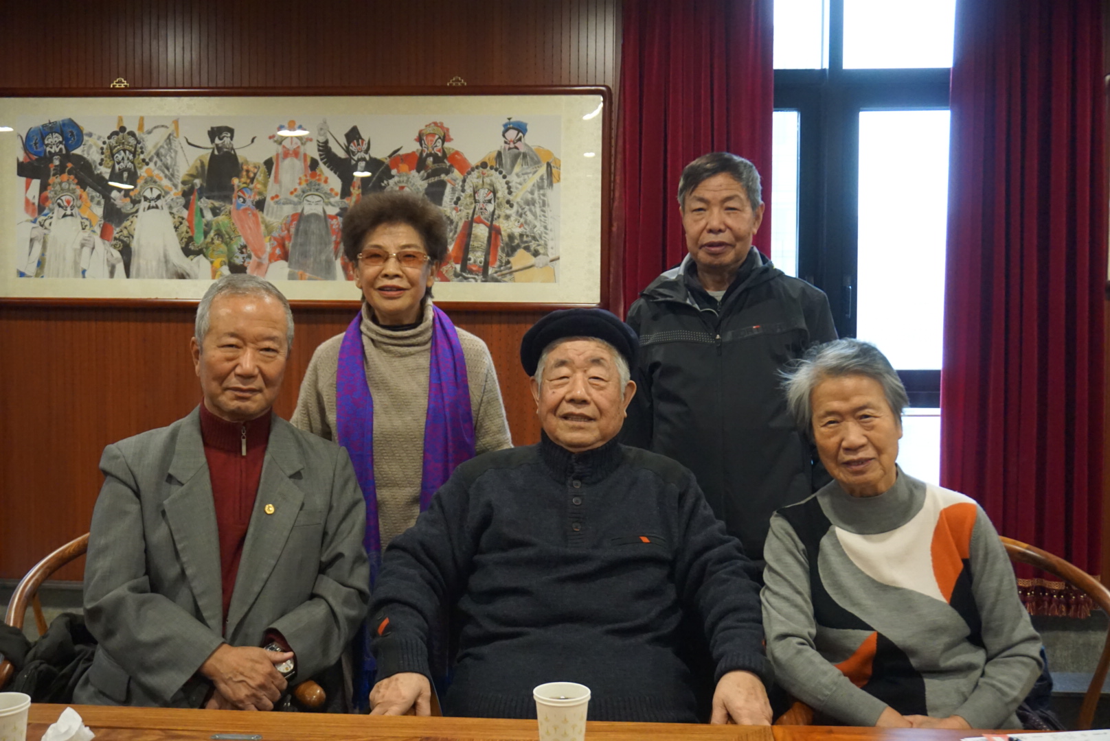 一枝白菊祭故人的诗句,折枝菊花寄哀思