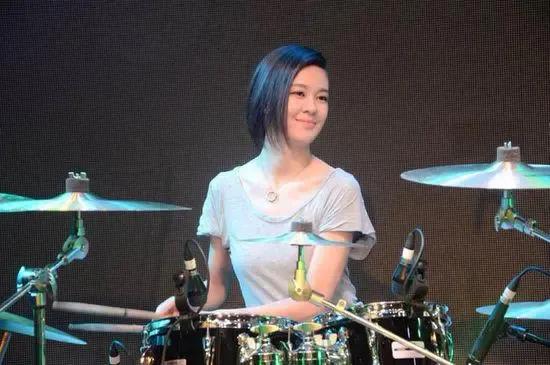 演员演艺圈红不起来上综艺却火了,出道10年的女歌手被力捧却没有火