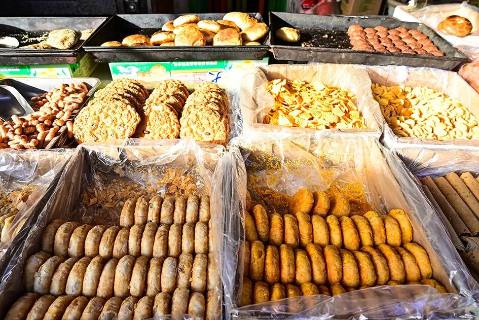 西山脚下的早市,闲逛最具人间烟火气的早市