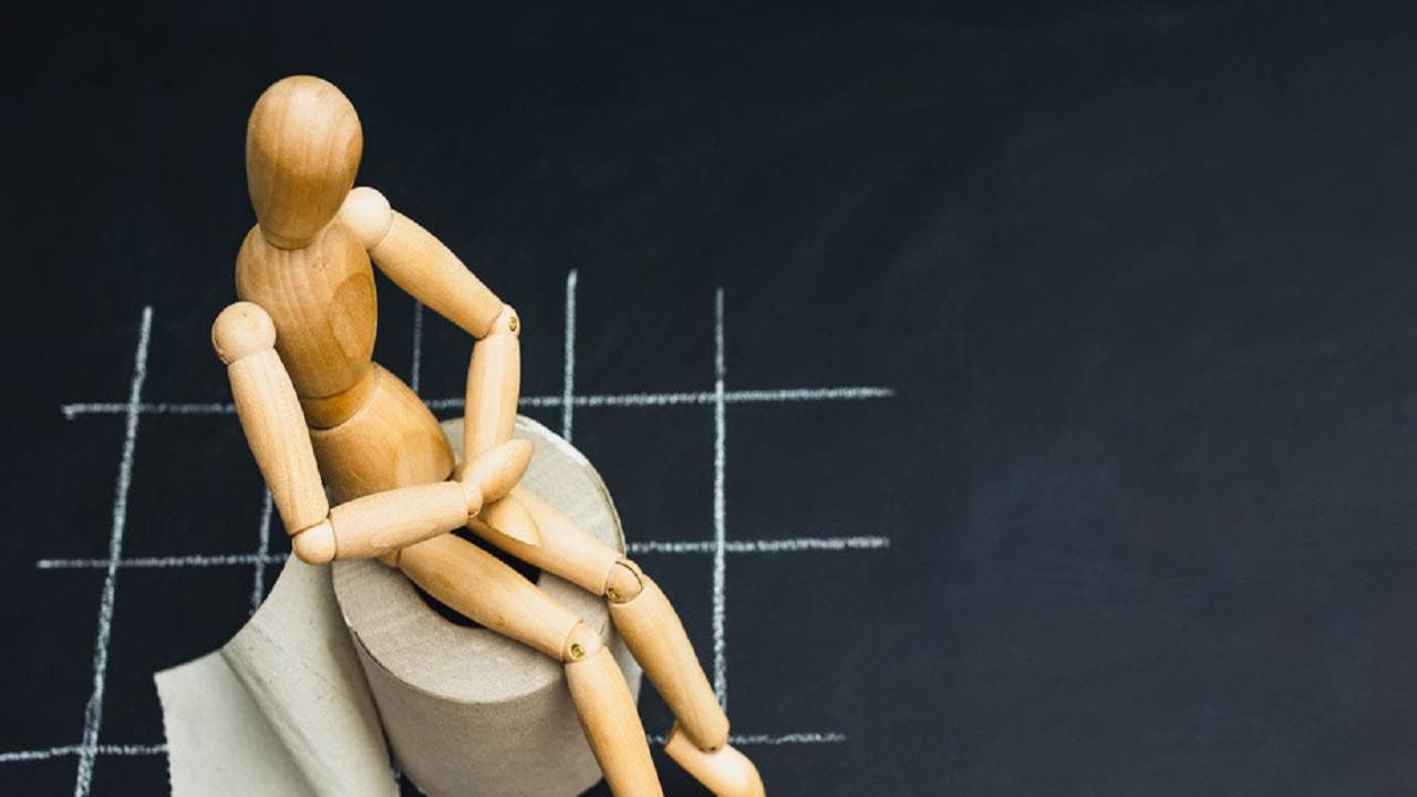 24岁女生肛裂正常吗,16岁女孩经常肛裂怎么治疗