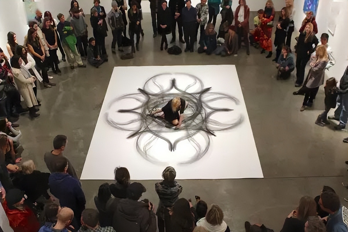 屁屁竟然也可以用来画画，网友：画面太美我不敢看