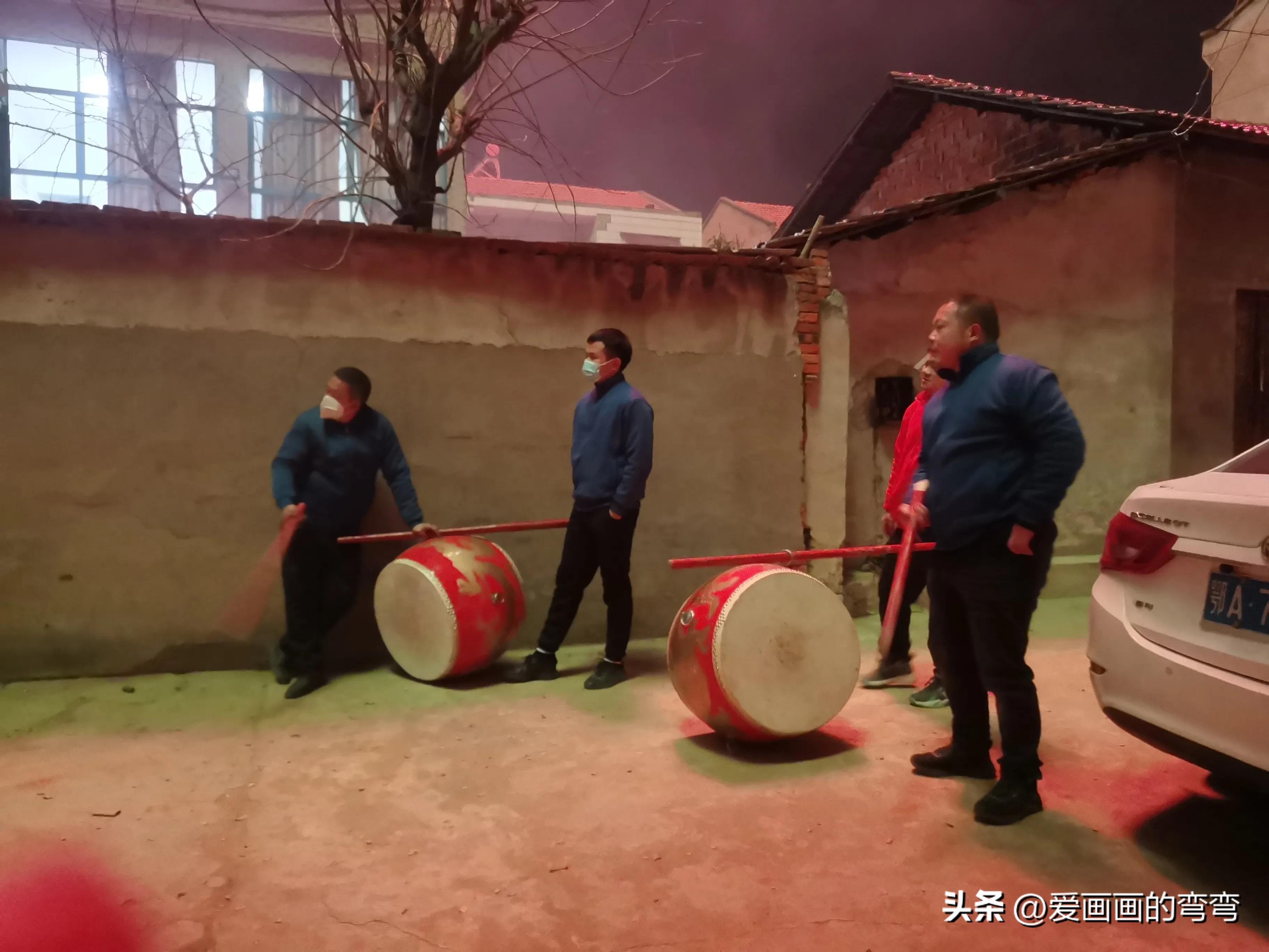 闹元宵玩龙灯,正月十五传统玩龙灯闹元宵