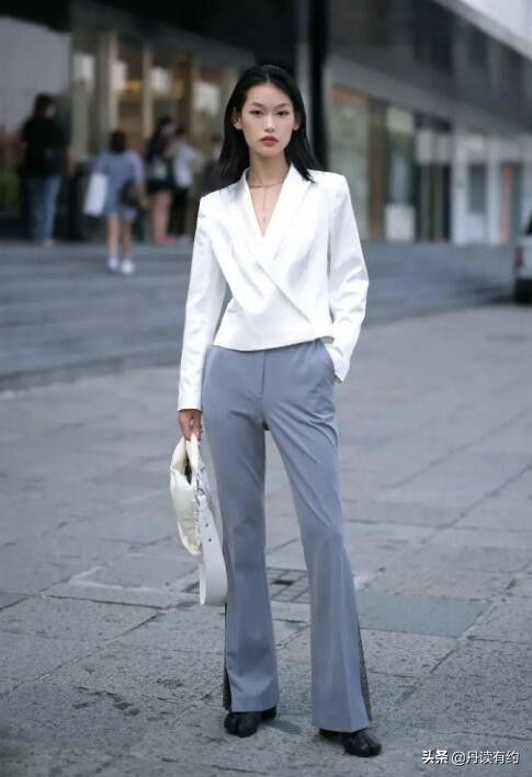 灰色格子大衣怎么搭配才时尚,灰色系一套真的简单又高级穿搭