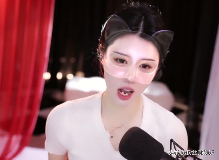 美女主播明码标价，若开通“超帝”续费10年，直言明天就在你床上