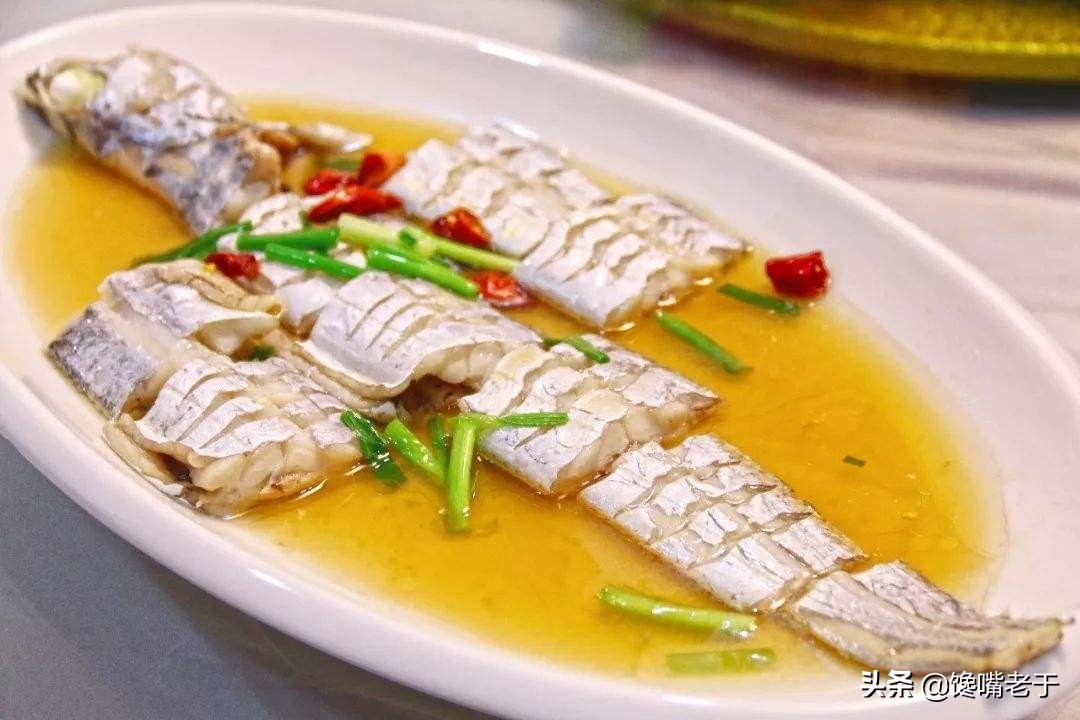 买带鱼注意这几个地方,买带鱼眼珠黑好还是白好