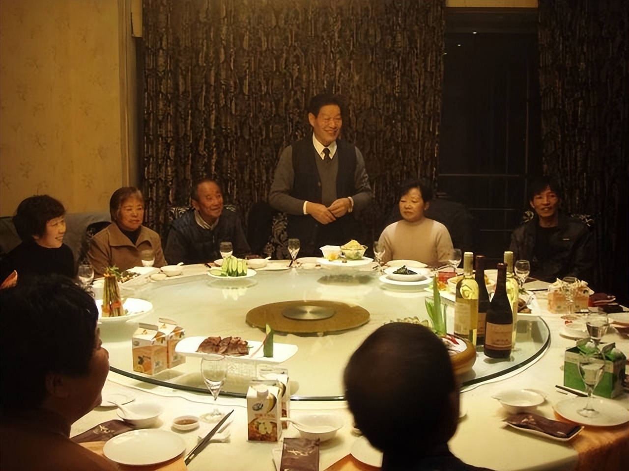 白酒存放8年会过期吗,白酒会过期吗保质期多久