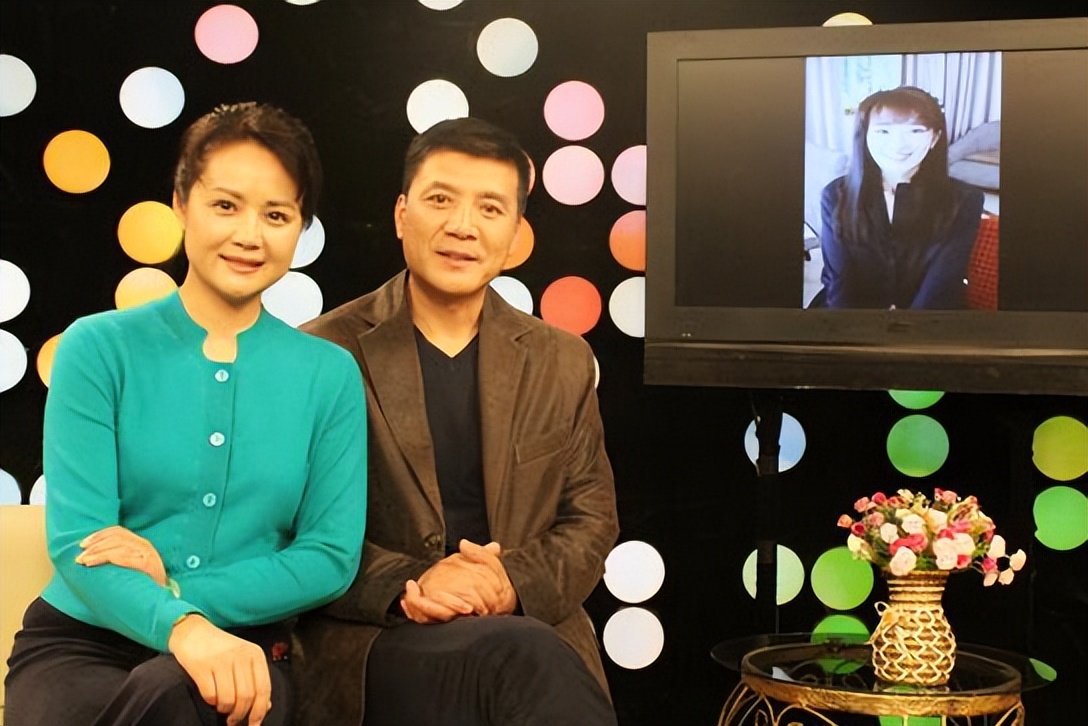 刘思博和奚望的妈,刘思博和妹妹奚望合影