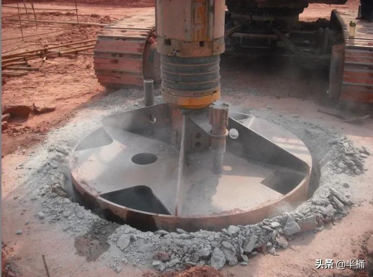 打桩机水鬼捞钻头3d演示,水鬼怎么捞打桩机钻头