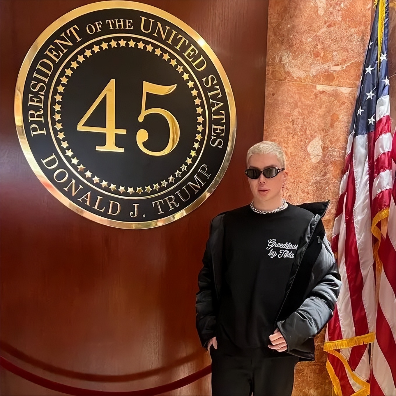 痴迷韩团的英国小哥整成韩国欧巴后又变成韩国女性，如今却后悔了