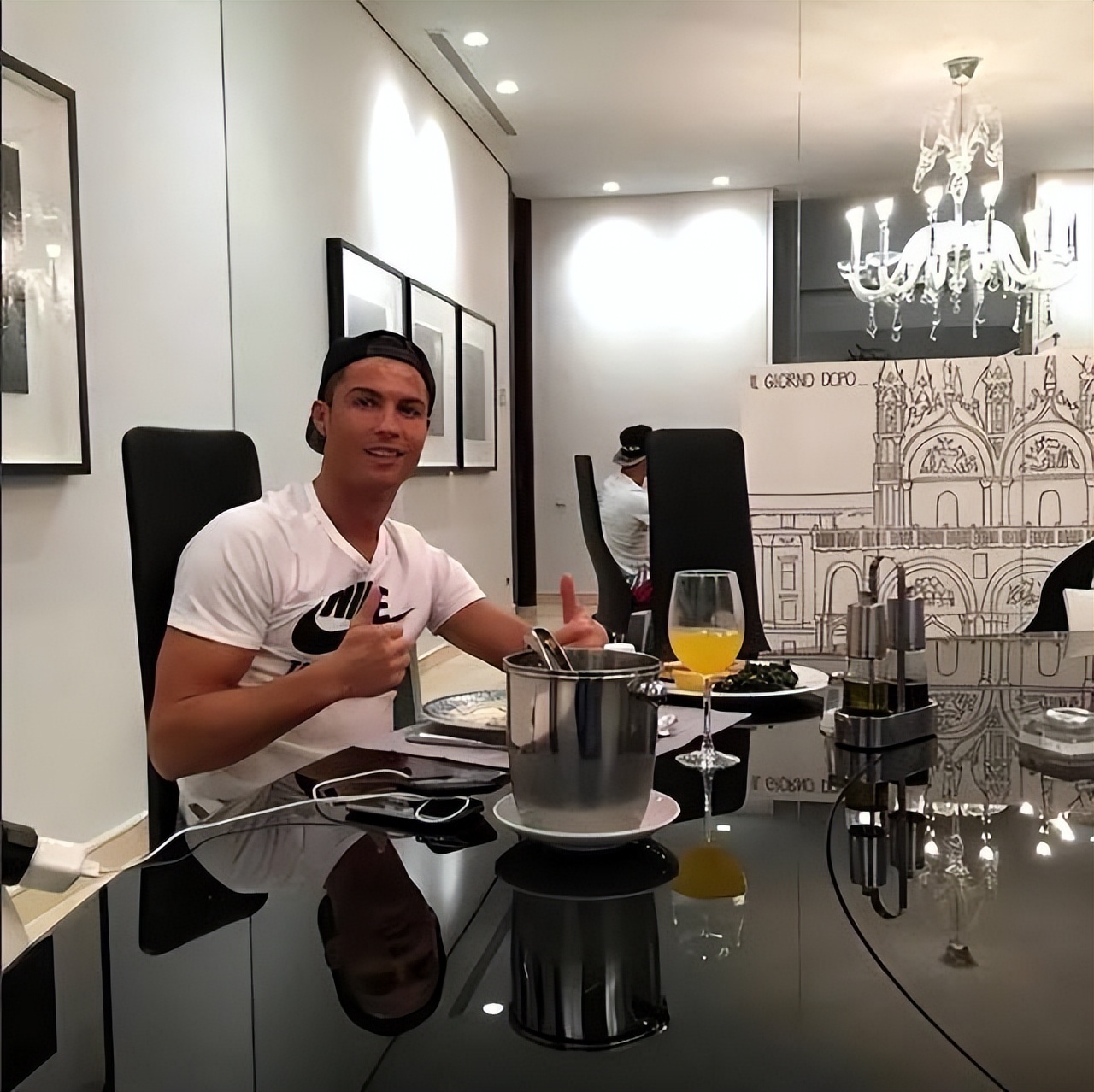 从贫民窟走出女孩到民国亿万富婆,从贫民窟女孩到百亿大亨第十六集