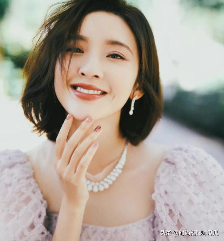 好看的减龄短发宋慧乔,宋慧乔表态发型的尽头是黑长直