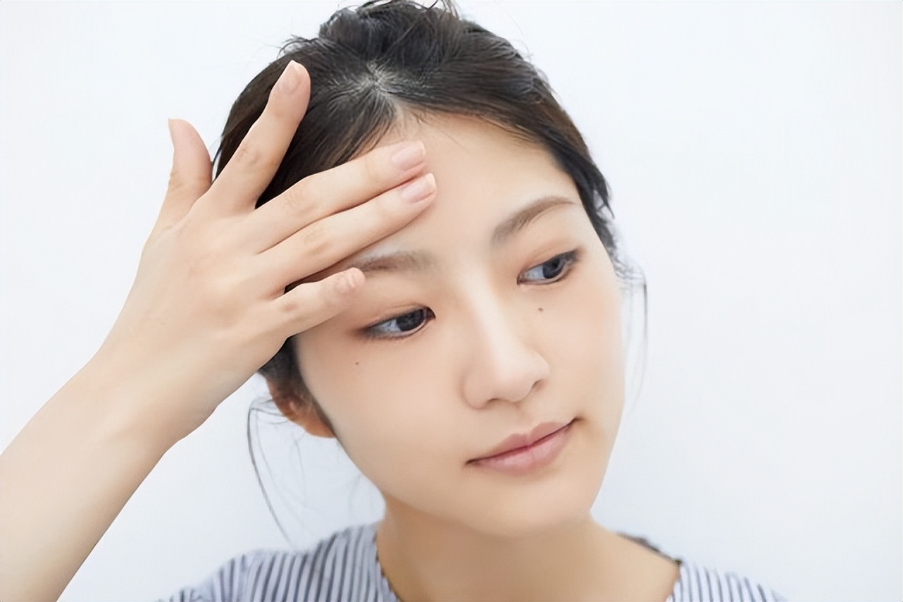 底妆斑驳卡粉不服帖是什么原因,底妆怎么画才会服帖不卡粉斑驳