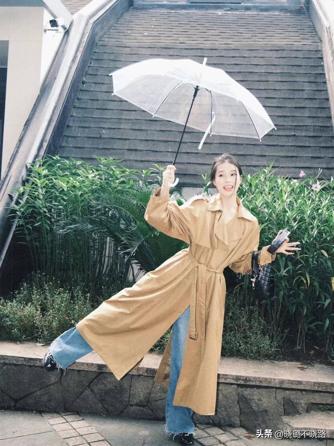 米白色风衣搭配黑色半筒靴子,风衣怎么搭配靴子好看