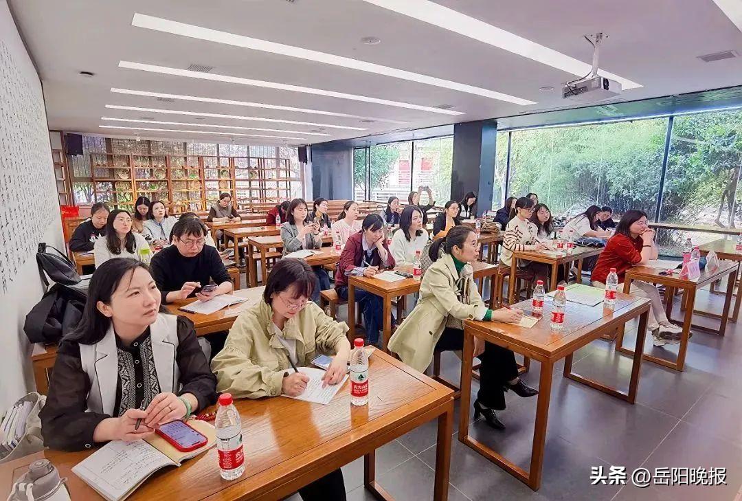 岳阳楼区高中英语复习备考策略与经验交流暨学科联盟活动策划讨论会在市外国语学校举行