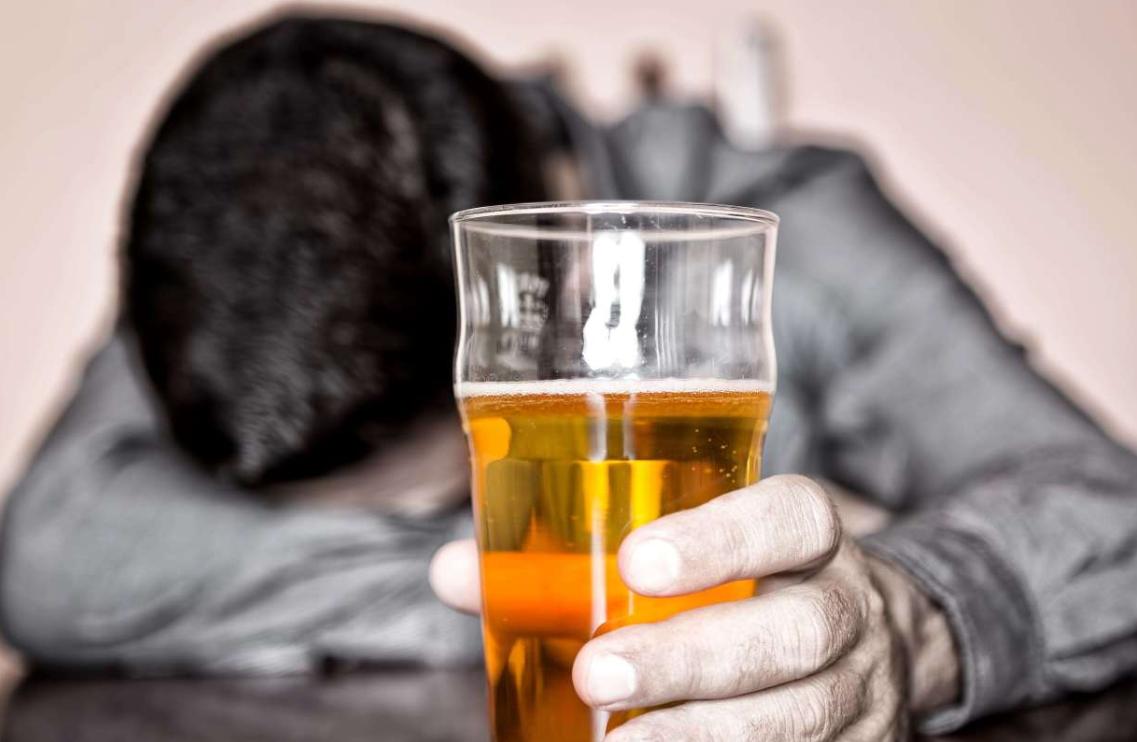 男人生理毛发变白什么情况,男毛发变白是什么原因