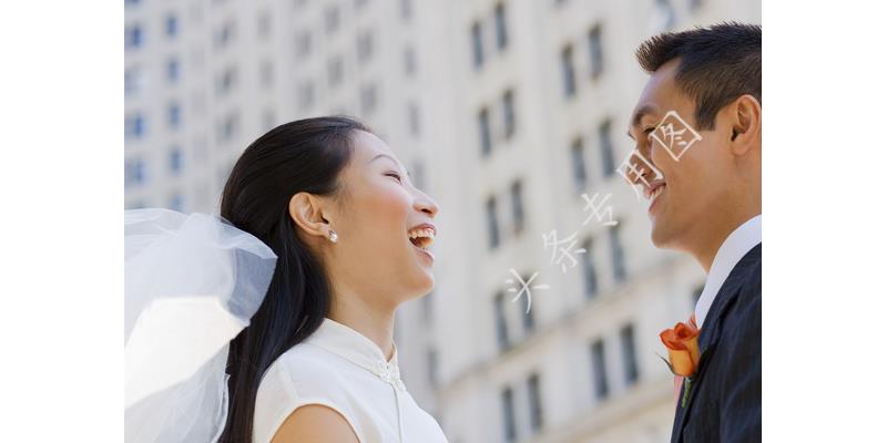 亲爸后妈把孩子给打了,姐弟被后妈打得奄奄一息