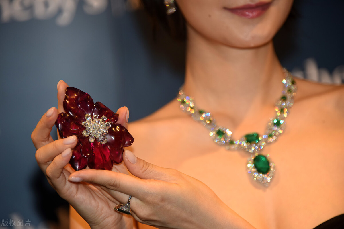 直播间买珠宝翡翠靠谱吗？价格和品质怎么样？