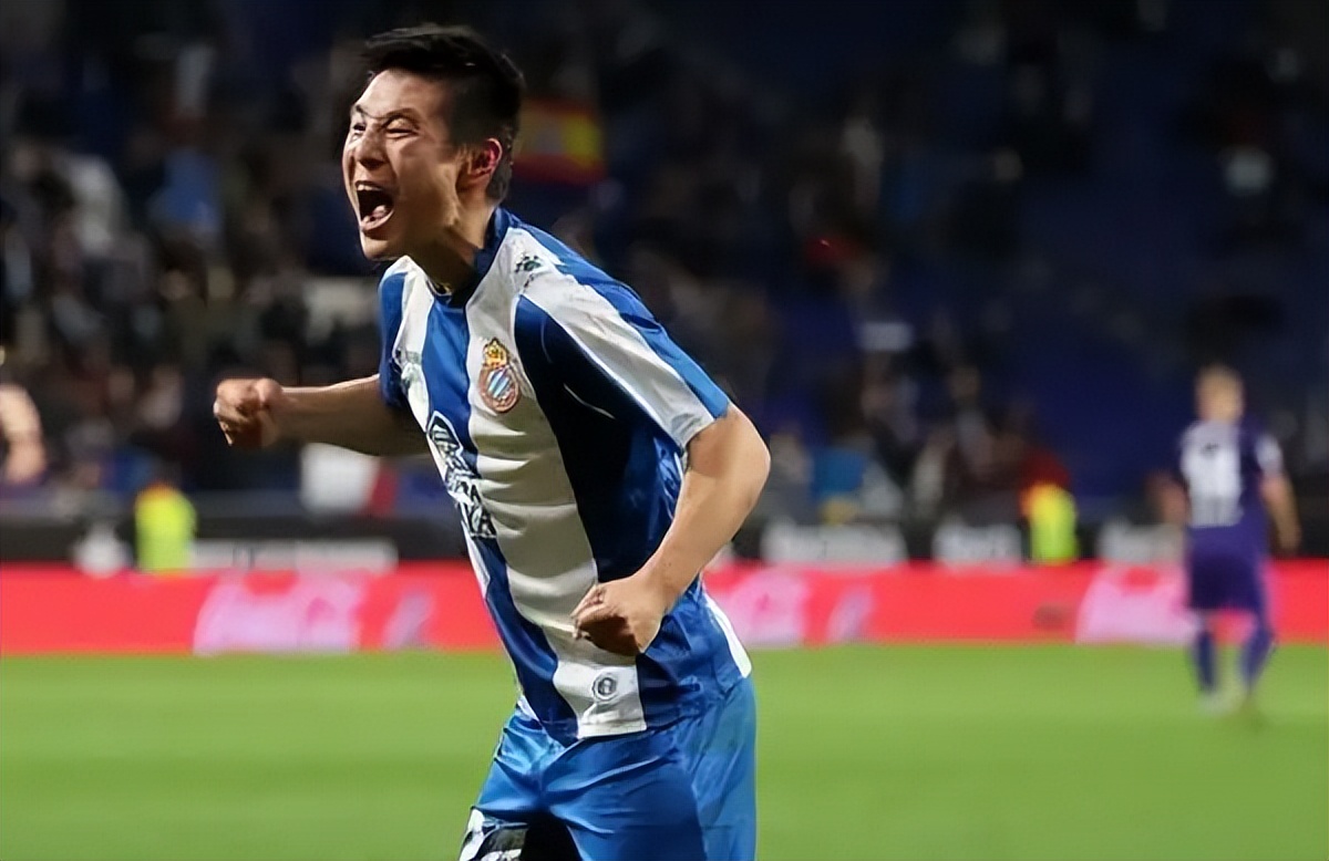 足球顶级球员和国足对比,国足无法超越的足球名场面