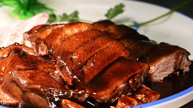 “搞什么，这大排档开到9点，老板就叫我走？”