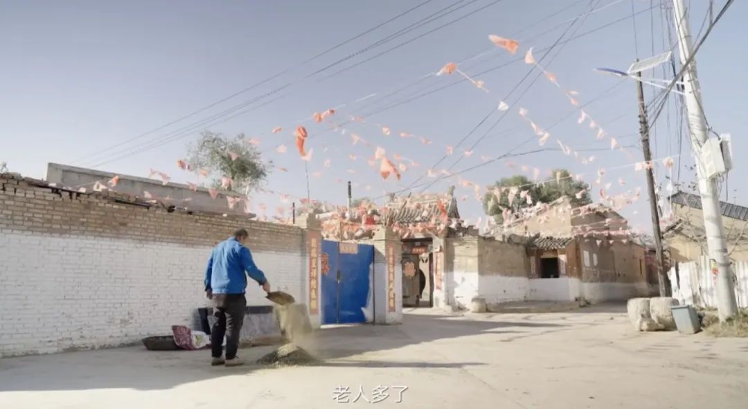 53岁阿姨拍了个网红村,12分钟彻底出圈,怎么就火了?