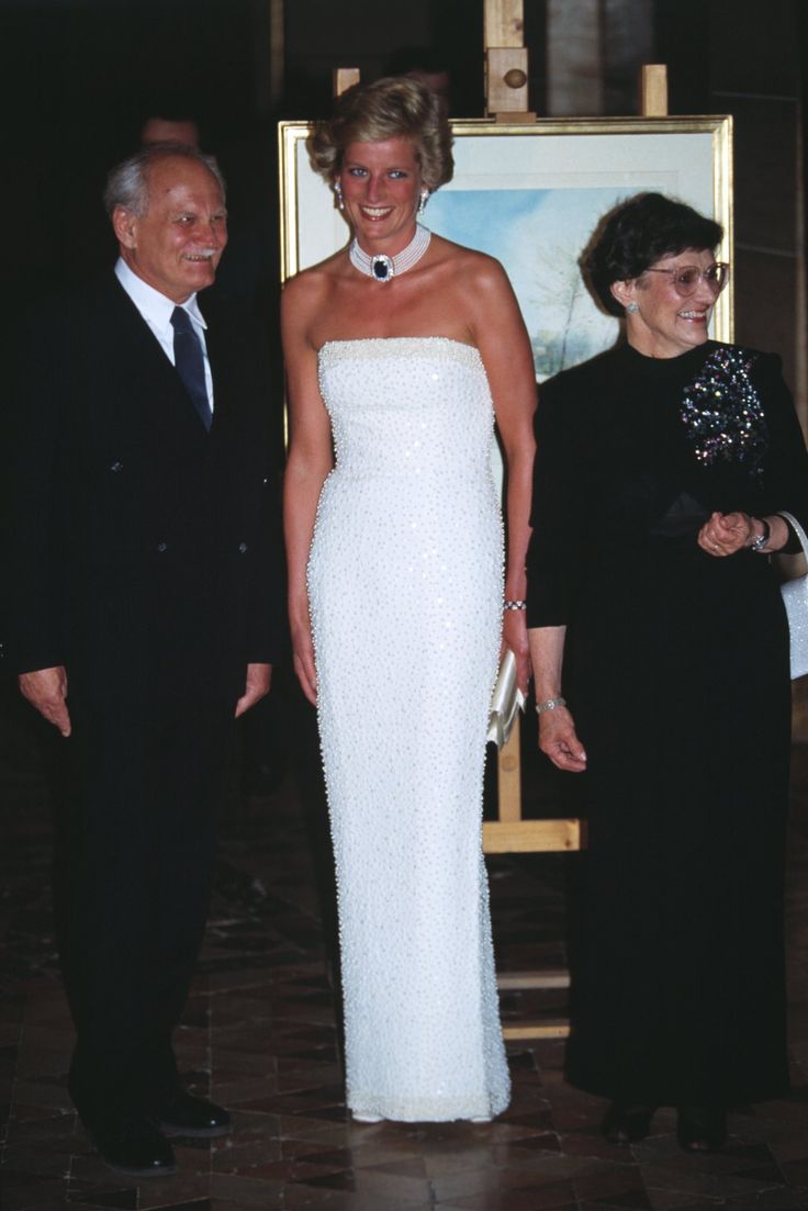 戴安娜王妃礼服大合集,戴安娜王妃最美的衣服
