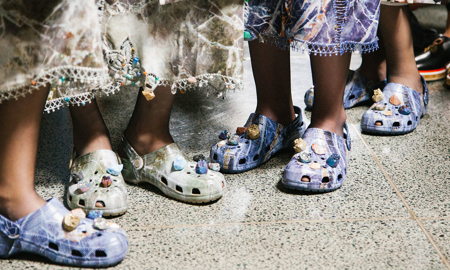 crocs洞洞鞋爆火,crocs新款洞洞鞋高清图