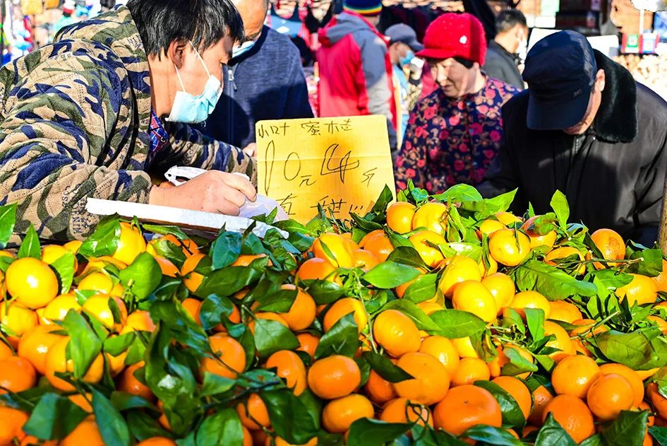 西山脚下的早市,闲逛最具人间烟火气的早市