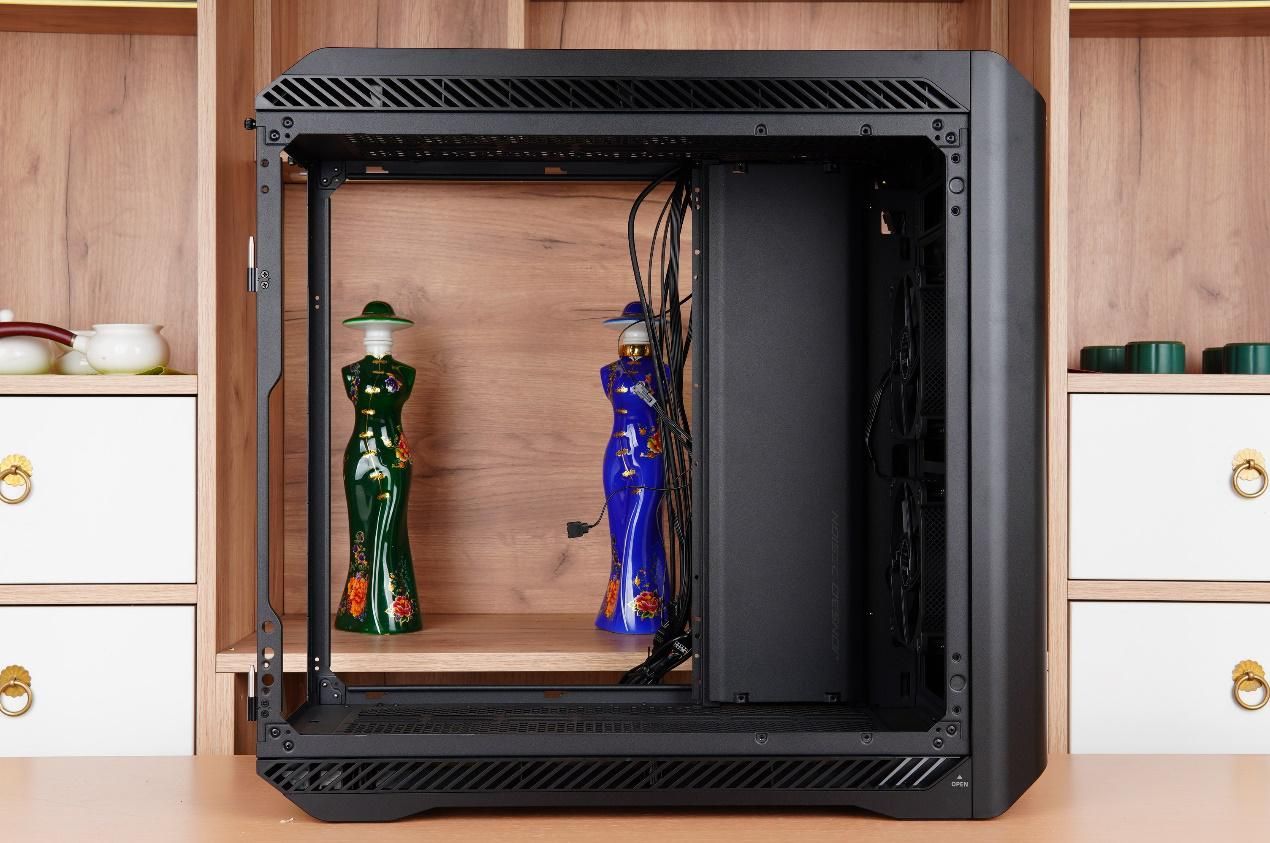 可以装多个硬盘的主机箱,带可插拔硬盘盒的主机