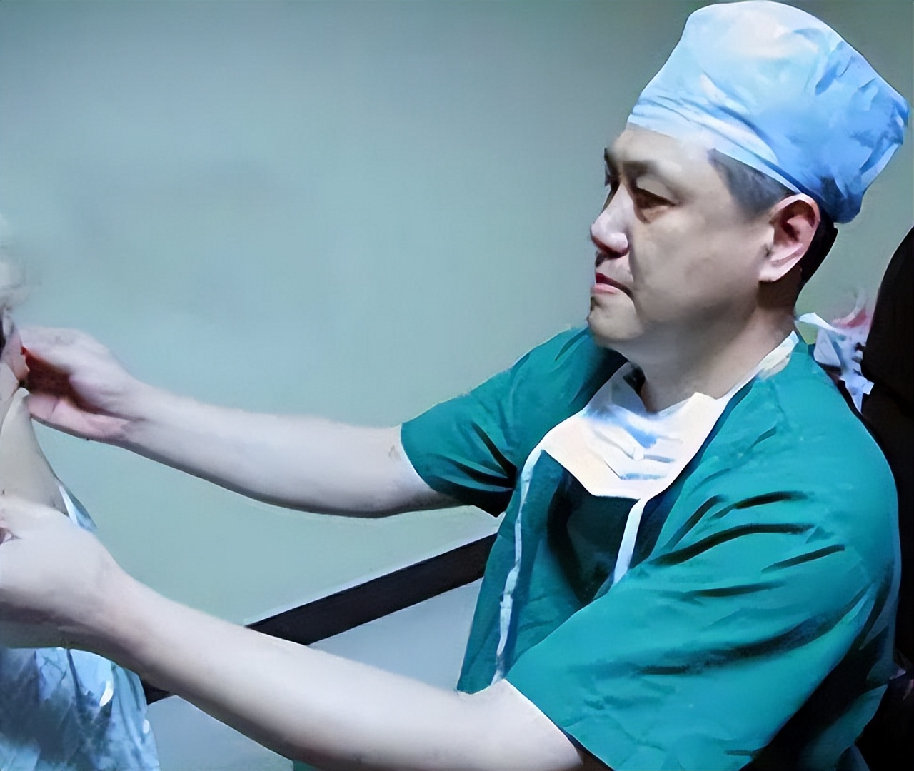 宁夏姑娘耿子做“女变男”手术，强行变成男人后，现在怎么样了？